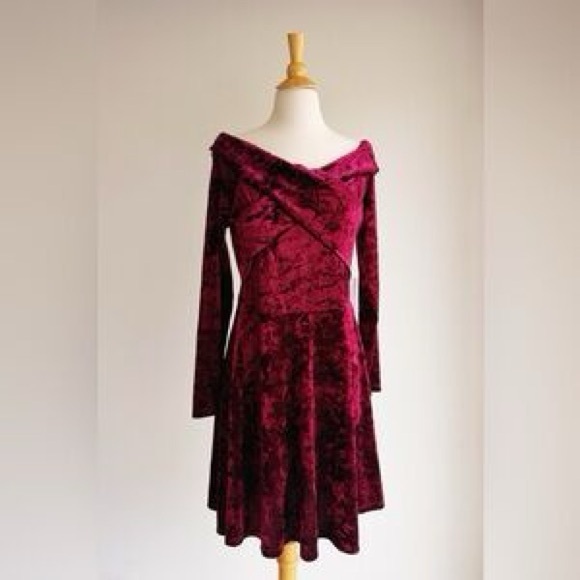 Chelsea28 Dresses & Skirts - Chelsea28 Burgundy Velvet Long Sleeve Dress